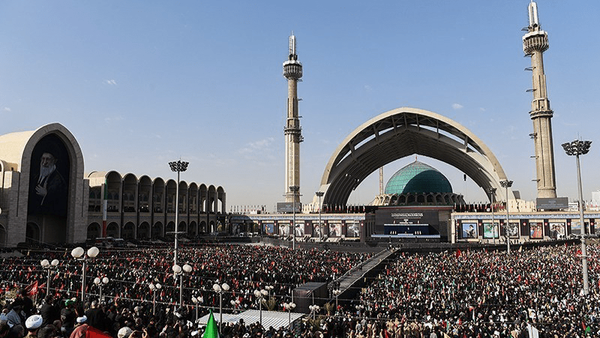 آخرین دیدار با رهبر شهید در مصلی تهران! آخرین دیدار با رهبر شهید در مصلی تهران!