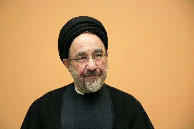 خاتمی: اکنون نه پایان بحران، بلکه آغاز راهی دشوار و طولانی برای عبور از آن و گشودن افق زندگی دور از جنگ برای مردم است