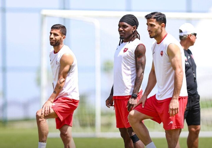 دو بازیکن روی دست پرسپولیس مانده‌اند | هیچ مشتری برای آنها وجود ندارد!