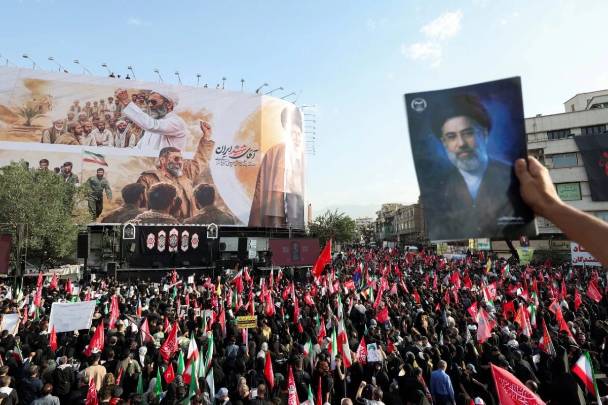 آمریکایی خودشان هم اذعان دارند که ایران با حملات موشکی تضعیف نخواهد شد! آمریکایی خودشان هم اذعان دارند که ایران با حملات موشکی تضعیف نخواهد شد!