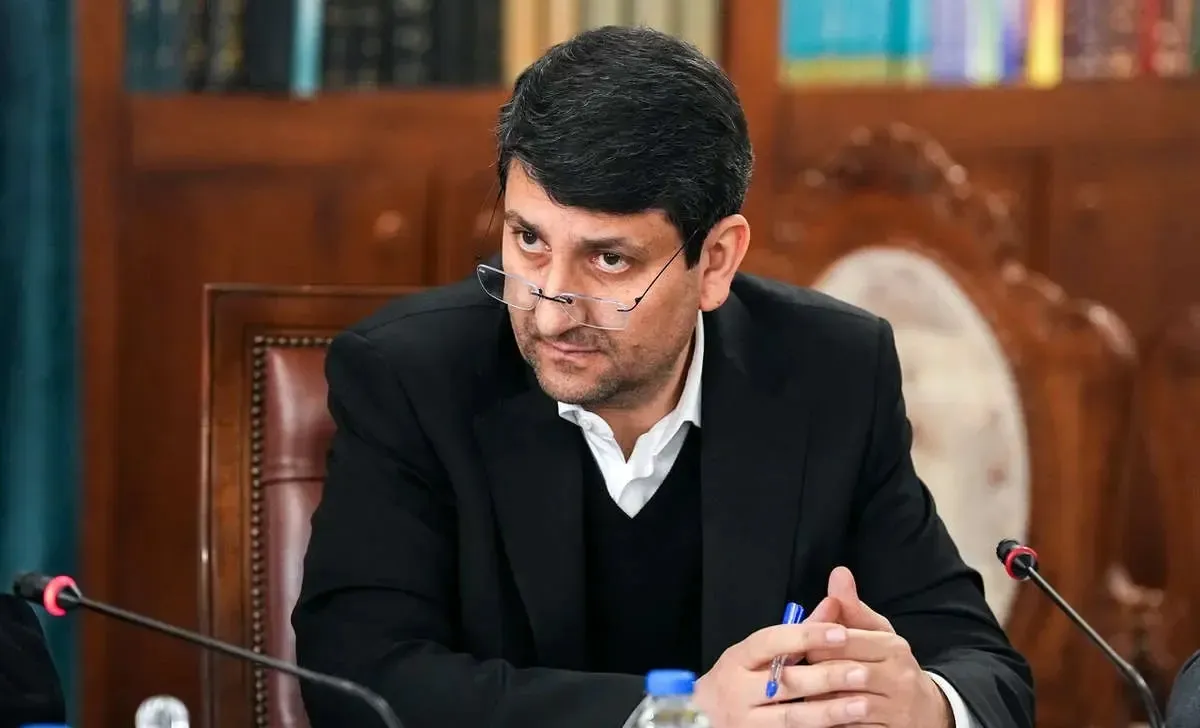 وزیر ارتباطات از خط قرمز خود رونمایی کرد
